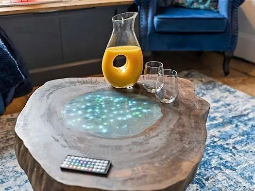 Spacious 5-bdr Family House, Guests 10, Free Wi-fi, Parking *