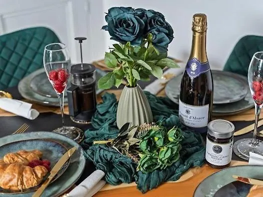 Spacious 5-bdr Family House, Guests 10, Free Wi-fi, Parking