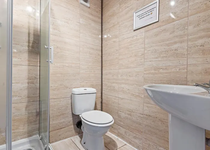 Будинок відпочинку Spacious 5-bdr Family House, Guests 10, Free Wi-fi, Parking