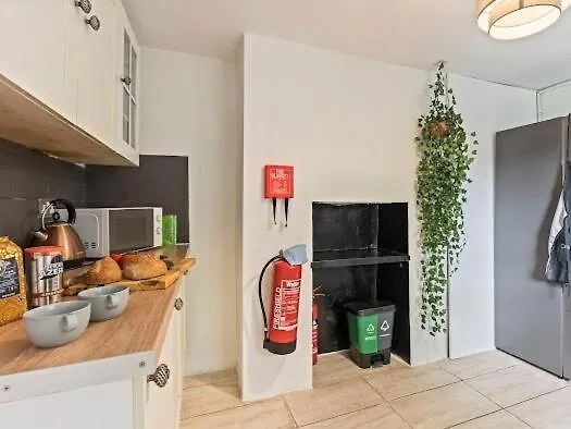 Будинок відпочинку Spacious 5-bdr Family House, Guests 10, Free Wi-fi, Parking *